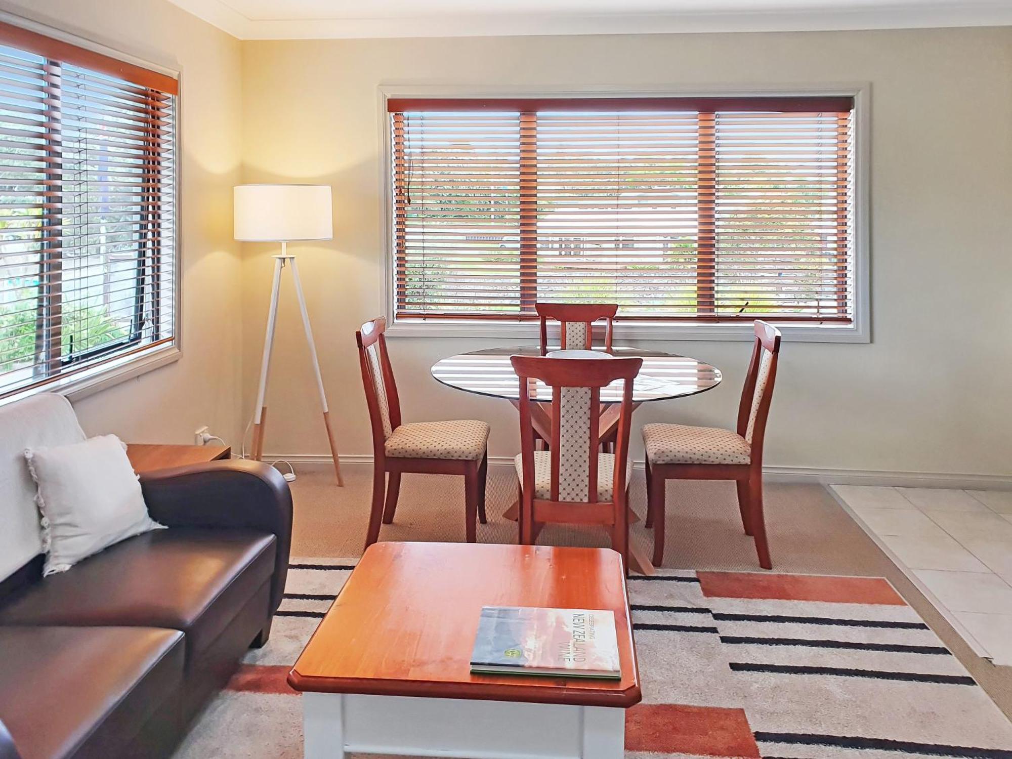 Whangaparaoa Lodge Екстер'єр фото